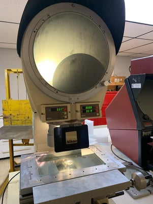 12" Nikon #V-12BDC, 11" x 17-3/4" stage, 10" x 6" tvls, surf. illum, built in digital read out, 5X, 10X, 20X - Image 4