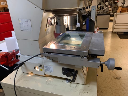 12" Nikon #V-12BDC, 11" x 17-3/4" stage, 10" x 6" tvls, surf. illum, built in digital read out, 5X, 10X, 20X - Image 5