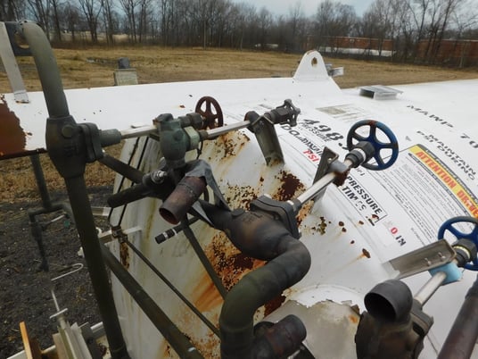 9000 gallon Air Products, vertical liquid nitrogen tank, 70 psi MAWP - Image 9
