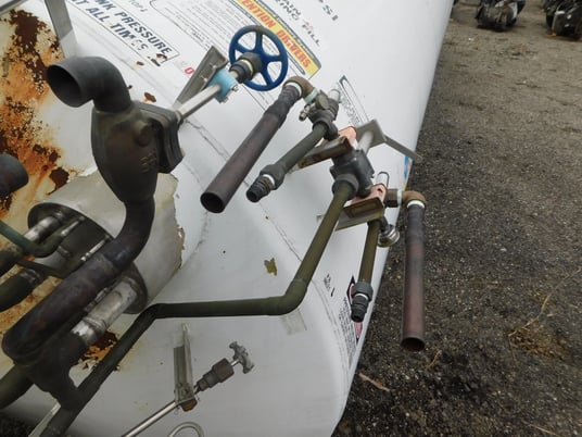 9000 gallon Air Products, vertical liquid nitrogen tank, 70 psi MAWP - Image 10