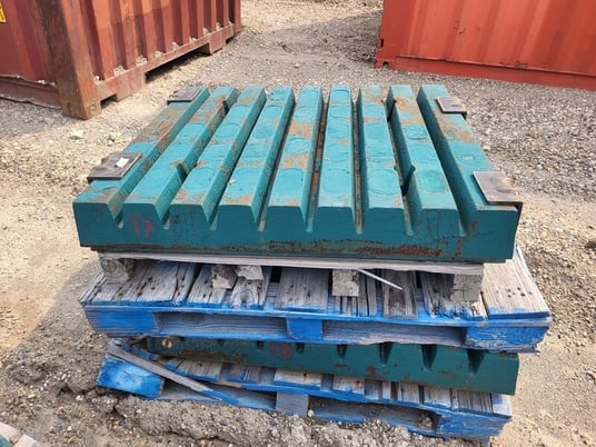 Metso #MM0350418, movable jaw plate for jaw crushers - Image 2