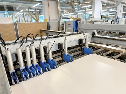 Holzma #HKL-400, angular panel saw system, 169" rip capacity, 86.6" crosscut capacity, 2013 - Image 5