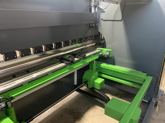 150 Ton, Ermak #Evo-3, hybrid CNC press brake, 10.1' overall, 102.36" between housing, 10.83" stroke, 16.14" - Image 5