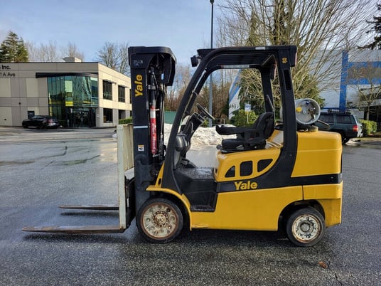 8000 lb. Yale #GLC080VXNGSE088, Forklift, 185.6" lift height, 99.5" Mast lowered height, 3 Mast Stages - Image 2
