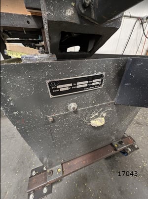7" x 15.5" Clausing #225W, horizontal bandsaw, 1" x11'x.035"blade, 60-250 FPM, 6.5 gallon coolant capacity - Image 3