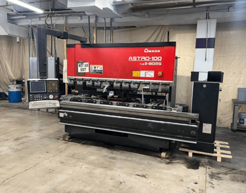 88 Ton, Amada #Astro-FBD-8025, CNC press brake, 8' overall, 86.6" between housing, 5.91" stroke, 15.75" - Image 1