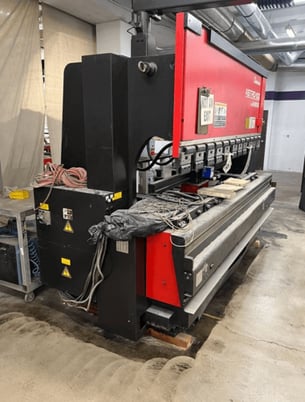 88 Ton, Amada #Astro-FBD-8025, CNC press brake, 8' overall, 86.6" between housing, 5.91" stroke, 15.75" - Image 3