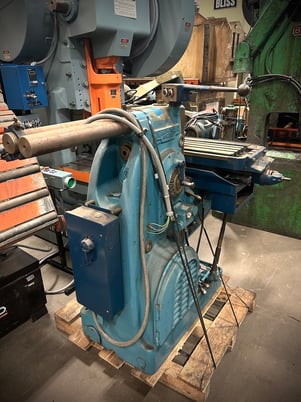 Kearney & Trecker #18-AC, horizontal milling machine, 38" x14" table, 3 HP, 25-1500 RPM - Image 3