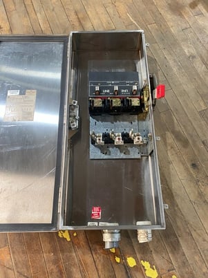 200 Amp. General Electric #TH4324SS, fusible safety disconnect switch, 240 Volts, 3-pole - Image 6