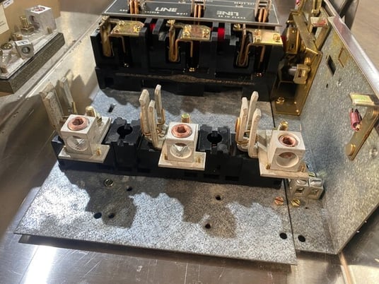 200 Amp. General Electric #TH4324SS, fusible safety disconnect switch, 240 Volts, 3-pole - Image 8