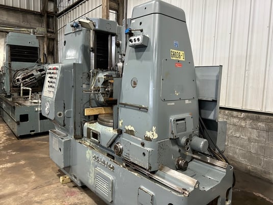 Pfauter #P-900, vertical gear hobber, differential, 2-cut cycle, tailstock w/center, change gears - Image 3