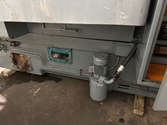 Pfauter #P-900, vertical gear hobber, differential, 2-cut cycle, tailstock w/center, change gears - Image 10