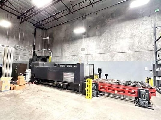 Amada #FO3015, CNC Co2 laser, 4000 watt, 121" x 61" sheet, Fanuc 16iL, chiller, dust collector, 2002 - Image 1