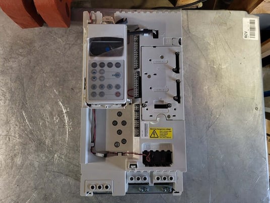 15 HP ABB, ACS800-U1-0020-7, AC Drive (VFD), 600 Volts, 20 amps, new surplus - Image 8