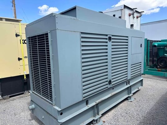 300 KW Cummins #DFCB, diesel generator set, 480 Volts, 2000 - Image 1