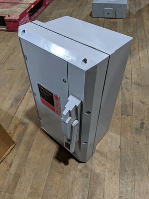30 Amp. Cutler-Hammer, DH361FCK, Fusible Disconnect Switch, 3 Pole, 600 V, Non-Metallic Enclosure - Image 5