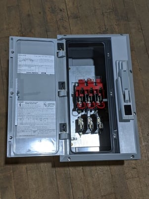 30 Amp. Cutler-Hammer, DH361FCK, Fusible Disconnect Switch, 3 Pole, 600 V, Non-Metallic Enclosure - Image 7