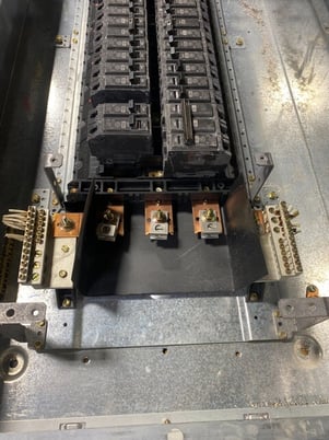 125 Amp. General Electric, AQF3421MBX, Panelboard, A Series, 208Y/120 Vac, 3 phase, 4 Wire, 42 Space - Image 3