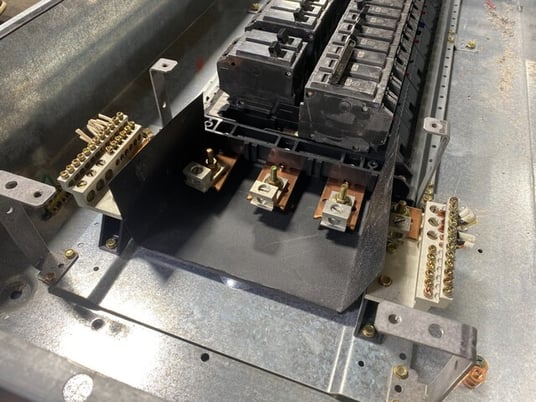 125 Amp. General Electric, AQF3421MBX, Panelboard, A Series, 208Y/120 Vac, 3 phase, 4 Wire, 42 Space - Image 4