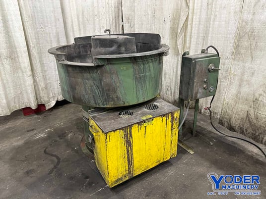 10 cu.ft. Gyromatic #G10-D, vibratory finisher, 48" dia. x 14" deep bowl, 13" chambers, 5 HP, 1983 - Image 4
