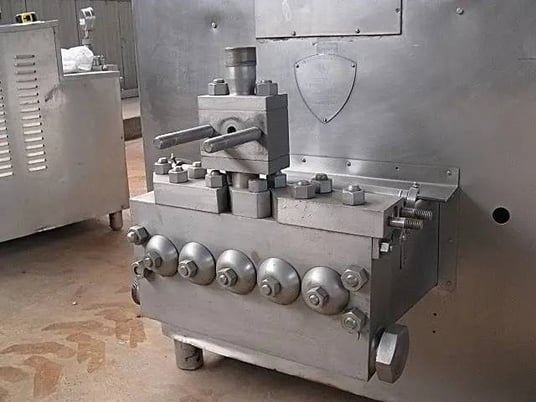 APV Crepaco #5DD, 2-stage micro shear homogenizer, 1700 gph @ 2500 psi, 5 cyl. - Image 9