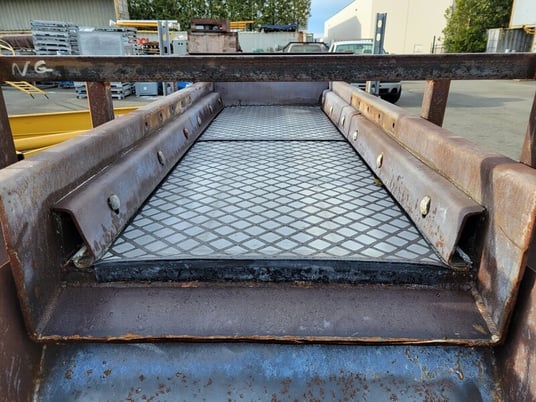 Vibration Screen Assembly, 158" x 46" x 56" screen deck part, 124" x 50" x 61" container - Image 10