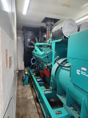 1250 KW Cummins #DQGAA, standby diesel generator set, open skid, 347/600 Volts, 1000 hours, 2011 - Image 3