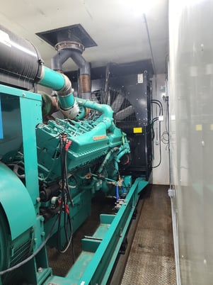 1250 KW Cummins #DQGAA, standby diesel generator set, open skid, 347/600 Volts, 1000 hours, 2011 - Image 8