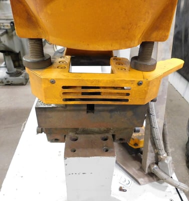 5.9" x 5.9" x .51" Ermaksan #EKM 110-180, hydraulic ironworker, 121 ton, 3.15" stroke, 24" throat, 2011 - Image 5