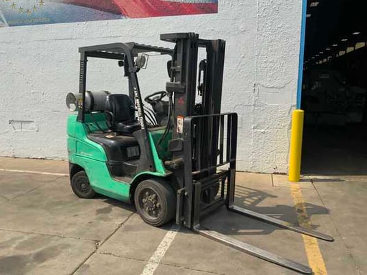 5000 lb. Mitsubishi #FGC25N, LP gas forklift, 187" raised mast, side shift, automatic transmission, 2005 - Image 1
