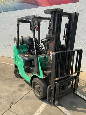 5000 lb. Mitsubishi #FGC25N, LP gas forklift, 187" raised mast, side shift, automatic transmission, 2005 - Image 2