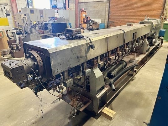 3.93" Leistritz #ZSE-100-GLAAX, co-rotating screw extruder, 442 HP, 1600 RPM DC motor w/SCR Control, 2002 - Image 3