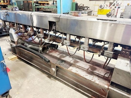 3.93" Leistritz #ZSE-100-GLAAX, co-rotating screw extruder, 442 HP, 1600 RPM DC motor w/SCR Control, 2002 - Image 4