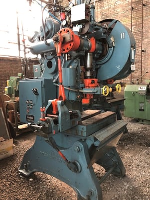 38 Ton, Walsh #38X, 2" stroke, 3" adj., 8.75" Shut Height, 32" x18.5" bed, air clutch & brake, variable speed - Image 4