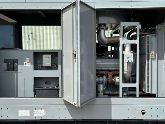 600 KW MTU #DS600, diesel generator set, 120/208 Volts, 295 hours, 896 HP @ 1800 RPM, 12V1600G80S engine, EPA - Image 4