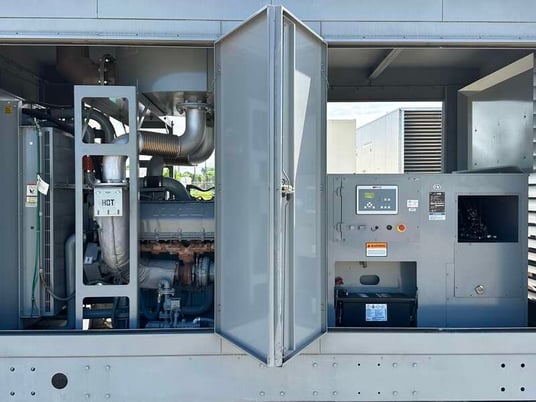 600 KW MTU #DS600, diesel generator set, 120/208 Volts, 295 hours, 896 HP @ 1800 RPM, 12V1600G80S engine, EPA - Image 6
