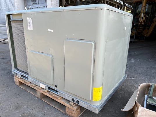 3 Ton, Trane #YSC036G4, gas / electric rooftop air conditioner, 64800 BTU output, 80000 BTU input, 460 V. - Image 5