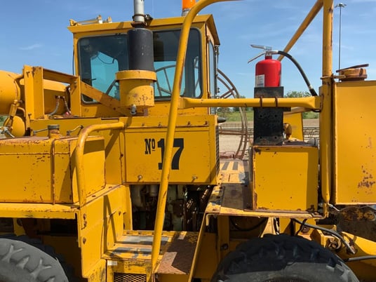 Rail car mover, Trackmobile #10000, 4 cyd engine, high rail - Image 3