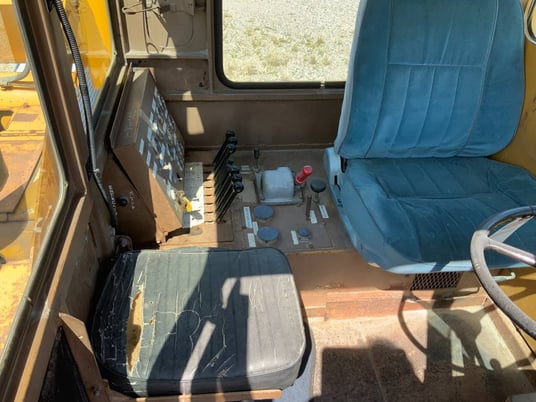 Rail car mover, Trackmobile #10000, 4 cyd engine, high rail - Image 7