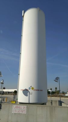 13000 gallon Liquified Natural Gas Storage Tank, full vacuum, 40' H x 9.5 ' diameter, 1999 - Image 2