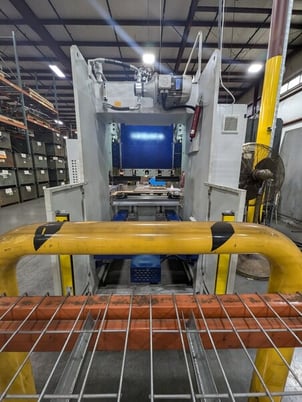 40 Ton, MVD #ibend-A-1250-40, Delem 58T Control, 4' overall, 2-Axis back gauge, low hours, 2018 - Image 4