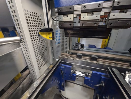 40 Ton, MVD #ibend-A-1250-40, Delem 58T Control, 4' overall, 2-Axis back gauge, low hours, 2018 - Image 6