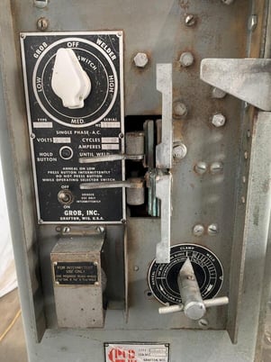 18" Grob #NS18, Vertical Bandsaw, 18" throat, 18" x 24" table, 2030 FPM, Welding & Grinding Attatchment - Image 6