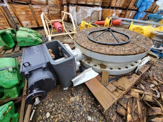 36" Vanessa #30000, class 150 triple offset butterfly valve B16.34, gear operated - Image 1