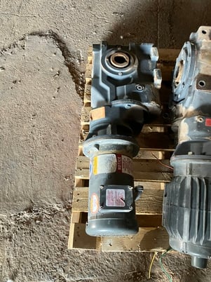 3 HP, Falk UltraMite Right-Angle Gearbox and Motor, 100.00 :1 Ratio, Output RPM 18 - Image 1