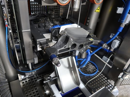 Ilapak #VT6000S, form & fill liquid machin, 210 Poches/min., 9" W x 19-3/4" L Capacity, 12" Outfeed Conveyor - Image 2