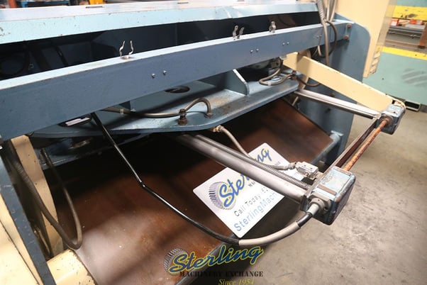 3/16" x 6' Amada #M-2045, heavy duty mechanical power shear, 9 holddows, 2.5" throat, 39.37" front operated - Image 5