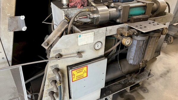 Flow #IFB-6012, Waterjet Cutting System, 6' width x 12' L Table, 6' x 12' x 9" Travels, 50 HP Pump, 60000 - Image 3