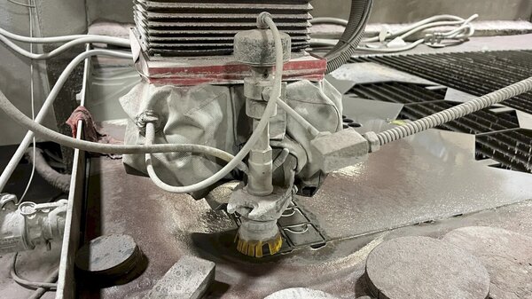 Flow #IFB-6012, Waterjet Cutting System, 6' width x 12' L Table, 6' x 12' x 9" Travels, 50 HP Pump, 60000 - Image 4