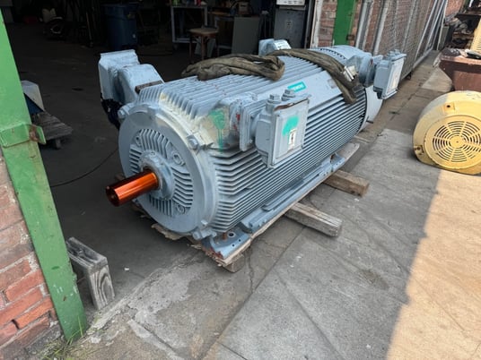 600 HP 892 RPM Siemens, Frame 5812S, TEFCBB, 6-Leads Y-D, 460 Volts AC. - Image 1